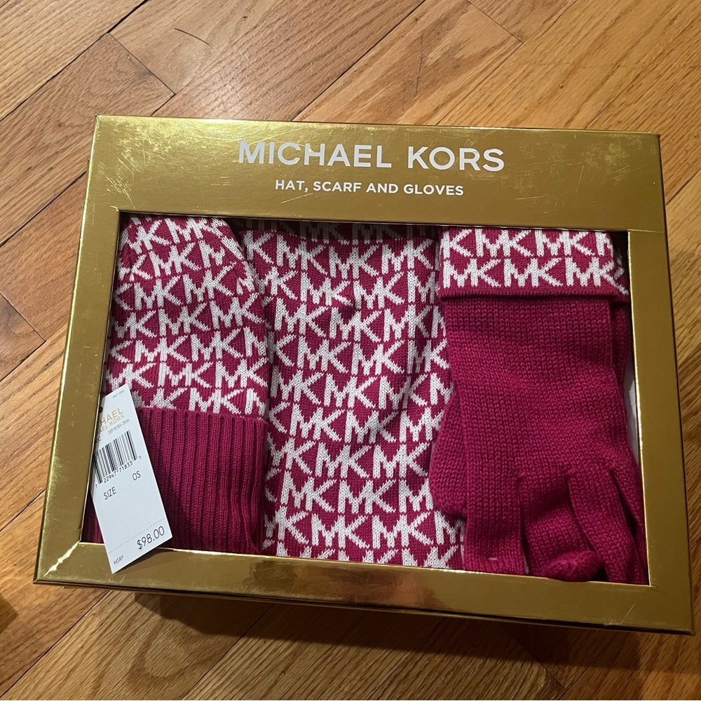 Michael kors gloves , hat, scarf